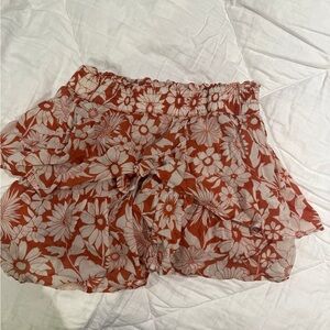 Floral Women's Shorts in Red and White skort small